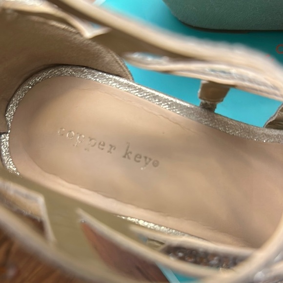 Copper Key Gold Dress‎ Shoes with Strappy Design and Medium Heel - Picture 4 of 7